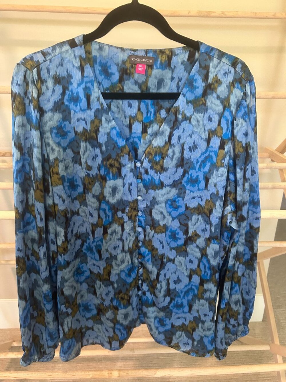 Vince Camuto Blue Abstract Floral Covered Button V-Neck Blouse XXL